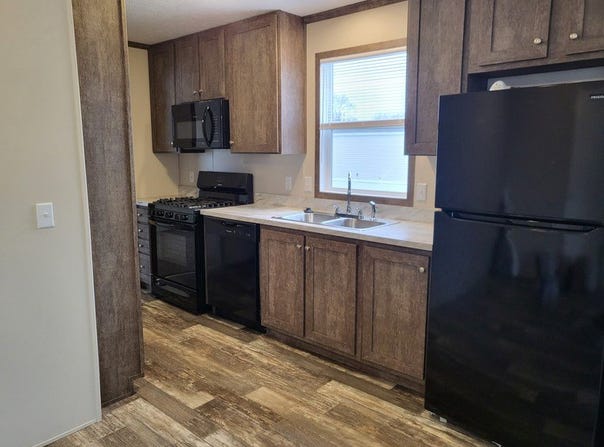 84 Elm, Highland, MI 48357