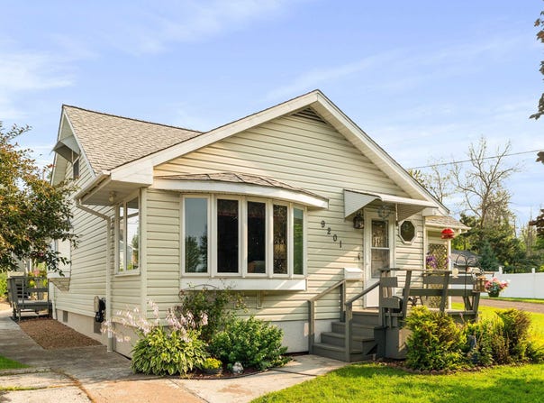 9201 Meadow St, Proctor, MN 55810