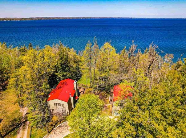 1400 Round Point Circle, Indian River, MI 49749