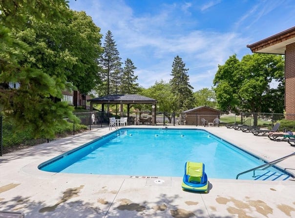 N85W15700 Ridge Rd, Menomonee Falls, WI 53051