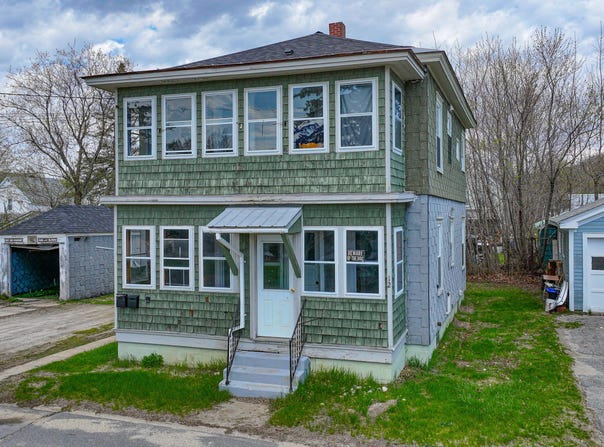 12 Brown Street, Mexico, ME 04257