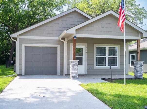 720 S Funston Street, Ottawa, KS 66067