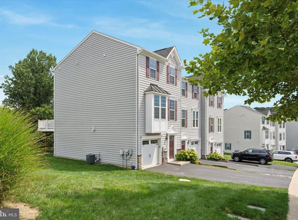 1819 HONEYSUCKLE COURT, DOWNINGTOWN, PA 19335