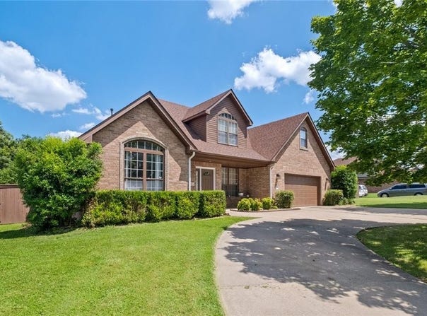 500 Coachlight  DR, Bentonville, AR 72712