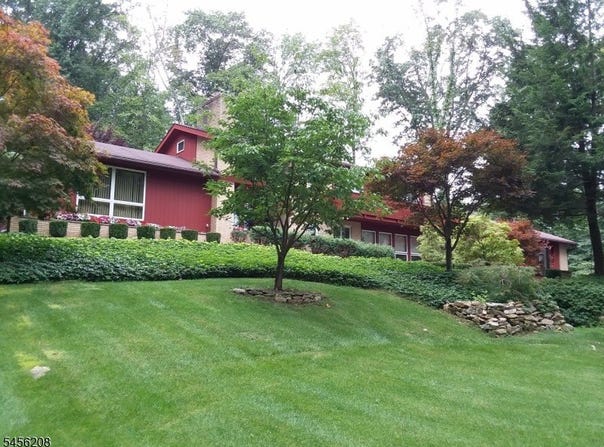 5 Agnes Ln, Holland Twp., NJ 08848-1636
