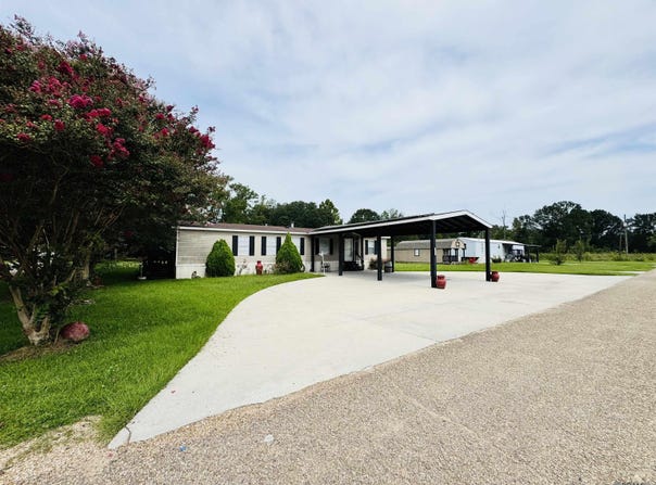 15221 U Repent Rd, Gonzales, LA 70737