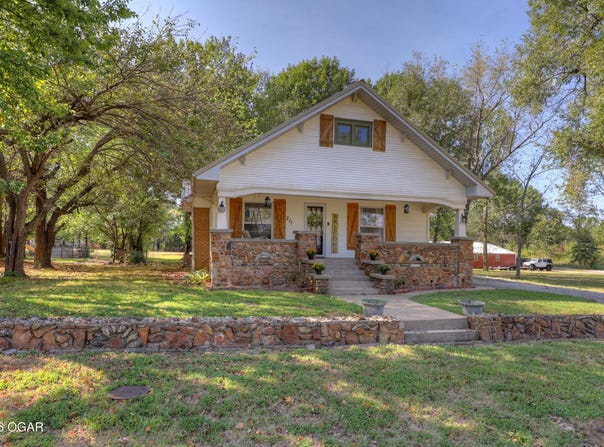 211 W Kneeland Street, Liberal, MO 64762