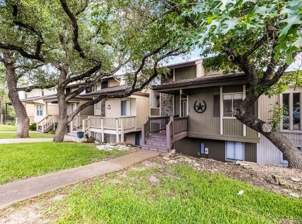 229 Comanche LN, Point Venture, TX 78645