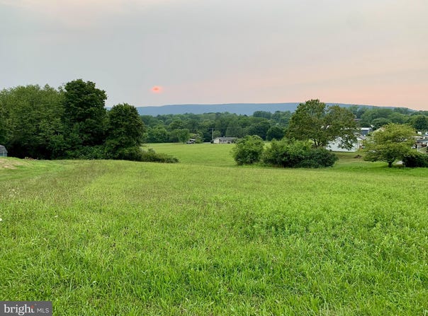 BERNE Road, HAMBURG, PA 19526