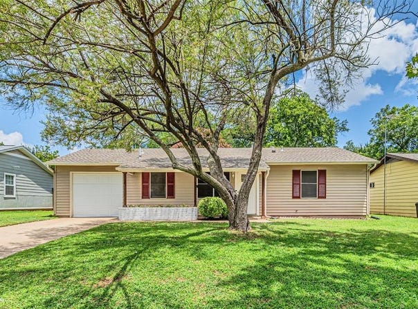 906 Aransas Drive, Euless, TX 76039
