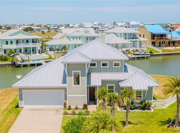 1041 Fiji Dr., Rockport, TX 78382