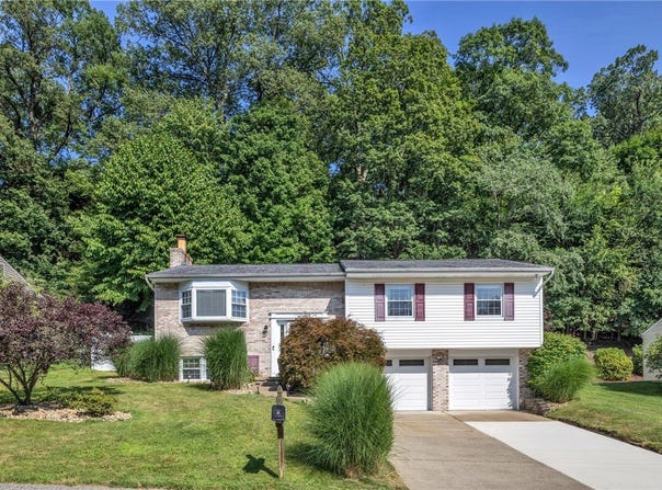 212 Ligonier Ln, Plum Boro, PA 15068