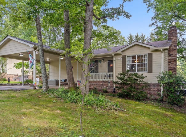 1018 Ridgeway Avenue, Signal Mountain, TN 37377