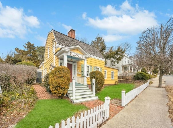 201 E Broadway, Port Jefferson, NY 11777