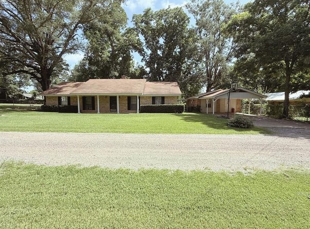 446 W Magnolia St, Garrison, TX 75946
