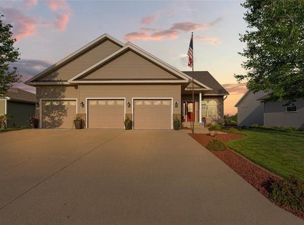 1904 Rock Ridge Lane, Saint Peter, MN 56082