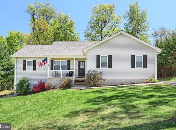680 CHESTNUT HILL Road, HANOVER, PA 17331