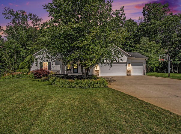 4087 Ronalds Road, Dorr, MI 49323
