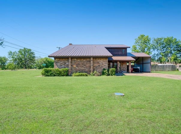 905 W 11th, Clarksville, TX 75426