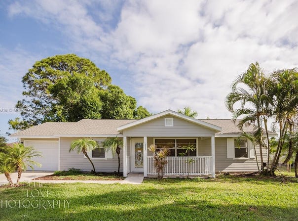557 NW Fairfax Ave, Port St. Lucie, FL 34983