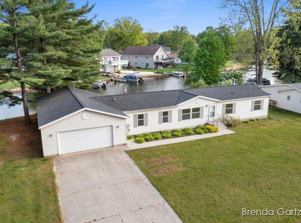 17055 Blackfoot Trail, Howard City, MI 49329