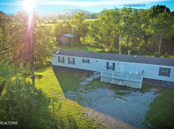 2078 Lone Mountain Rd, Tazewell, TN 37879