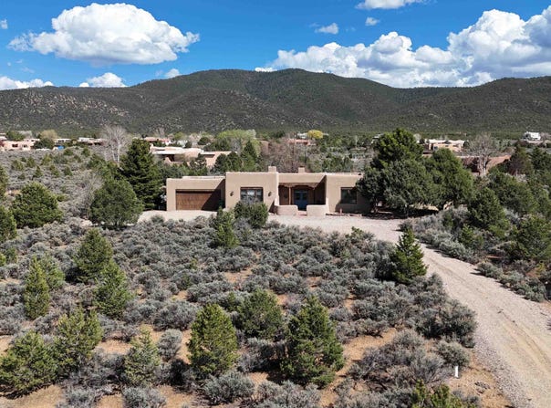 1421 Phillips St, Taos, NM 87571