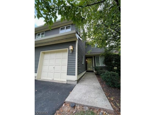 22 Mission Hills Road, Clinton Twp., NJ 08801