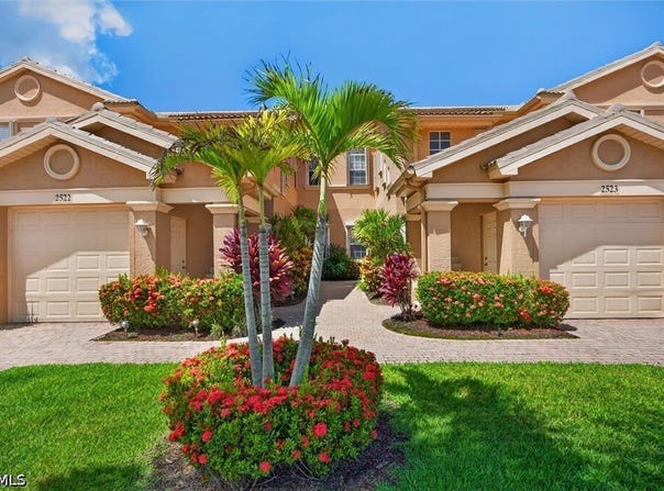 13981 Lake Mahogany Boulevard, Fort Myers, FL 33907