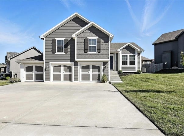 1043 E 14th Street, Kearney, MO 64060