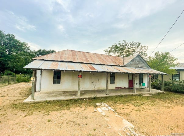 312 James St, Brackettville, TX 78832