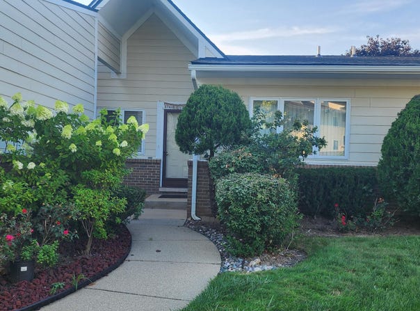 35274 Meadow Lane, Farmington Hills, MI 48335