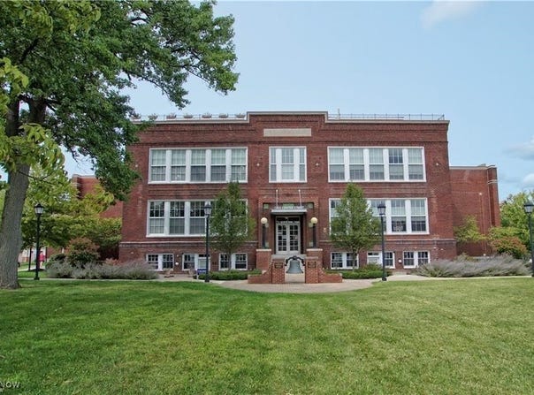 7482 Center Street unit: 5, Mentor, OH 44060