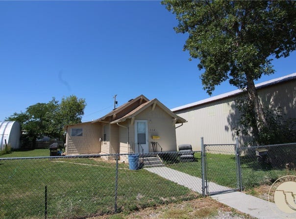 112 N Crow Avenue, Hardin, MT 59034