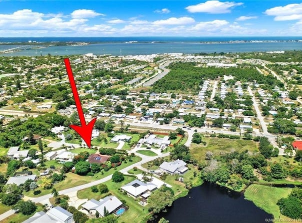 2822 NE Yorkshire Lane, Jensen Beach, FL 34957