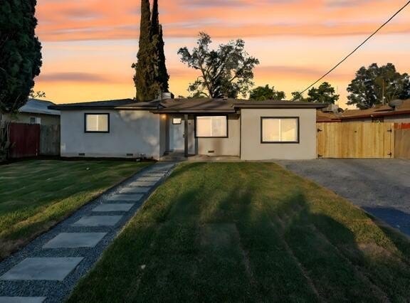 916 N Mooney Boulevard, Visalia, CA 93291