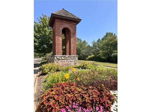 177 W Canyon Drive, Hudson, WI 54016