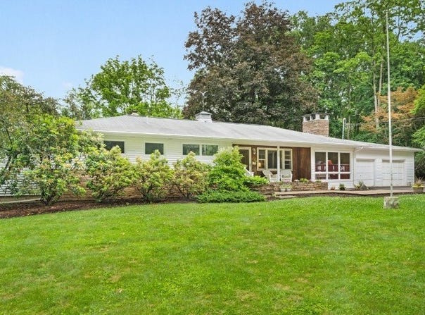 6 Evergreen Pl, Washington Twp., NJ 07840-3912