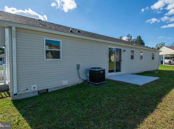 72 WESTVIEW TERRACE, WOMELSDORF, PA 19567