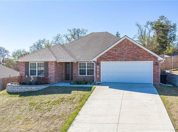 2212 Lisa LN, Van Buren, AR 72956