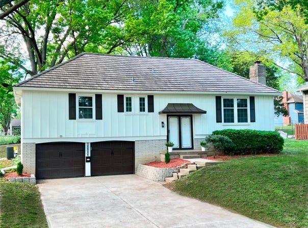 10806 W 96th Street, Overland Park, KS 66214