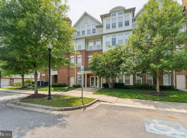 200 EDELEN STATION PLACE, LA PLATA, MD 20646