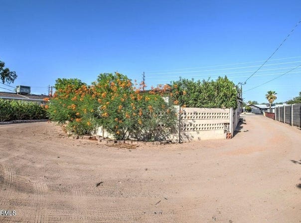 2534 N 52ND Street, Phoenix, AZ 85008
