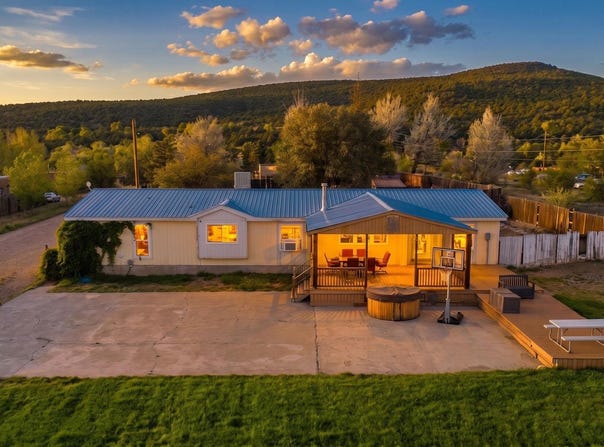 3 Camino Anastacio, Arroyo Hondo, NM 87513