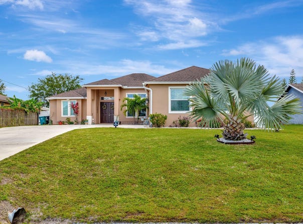 341 SW Kestor Drive, Port Saint Lucie, FL 34953