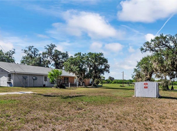 180 Freeman Circle, George West, TX 78022