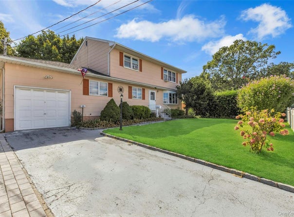 1208 America Avenue, West Babylon, NY 11704