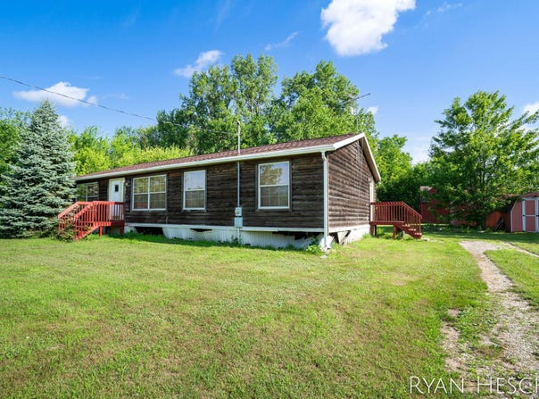5886 W Clarksville Road, Lake Odessa, MI 48849