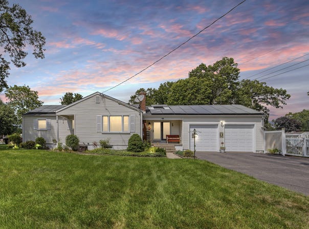 12 Arlington Road, Windsor Locks, CT 06096