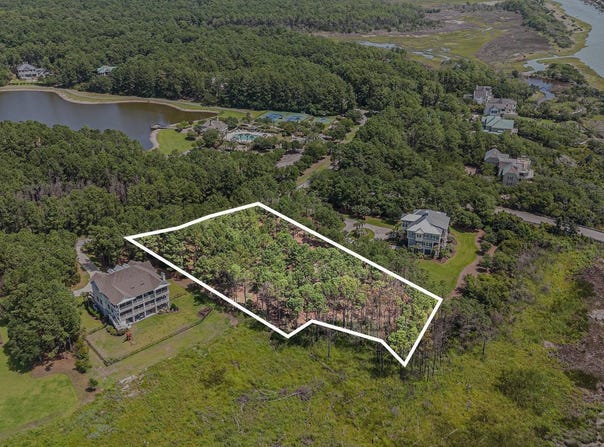 2862 Vanderbilt Blvd., Pawleys Island, SC 29585